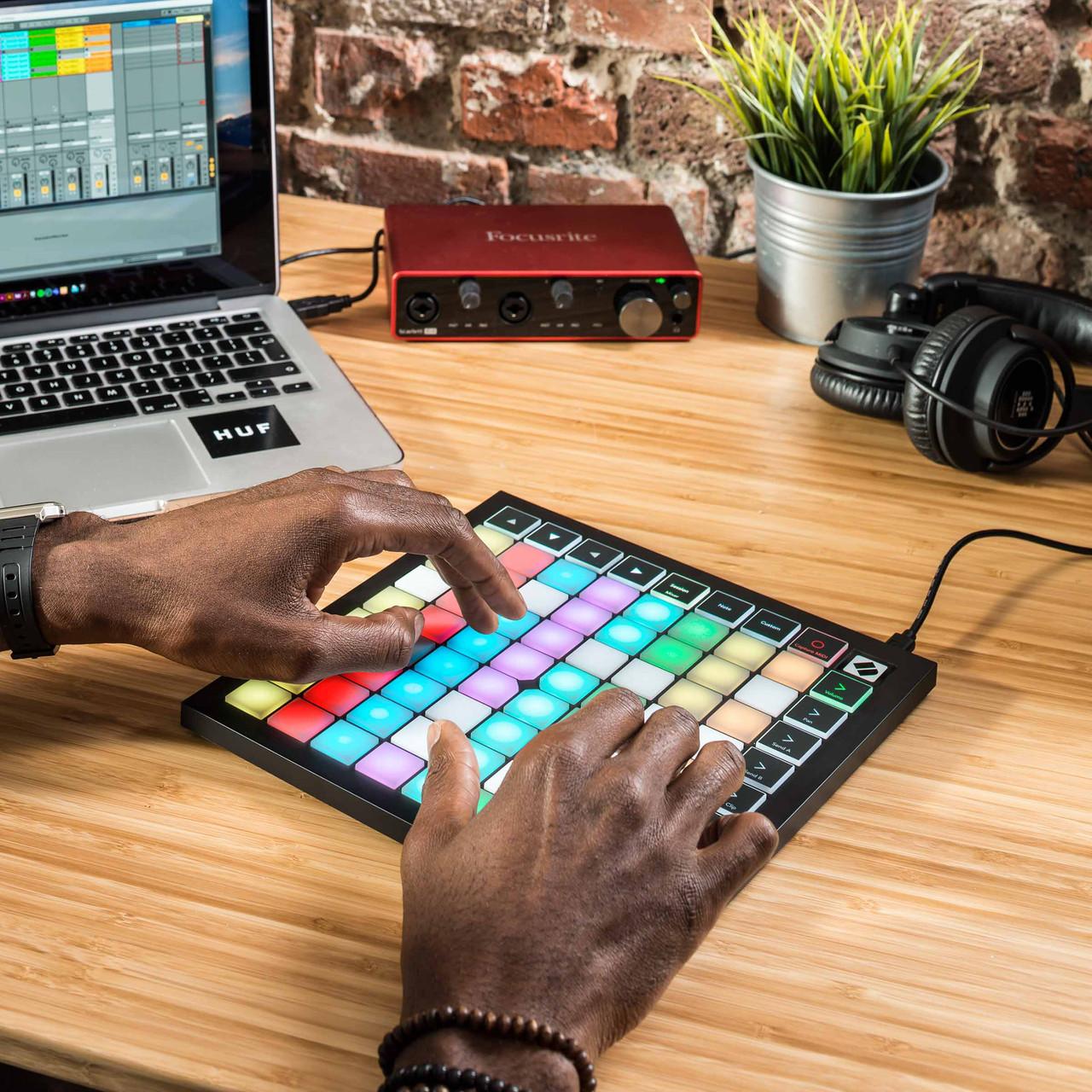 Novation LAUNCH PAD X MIDIパッド64パッド Novation Launchpad X 64 Pad Ableton Live MIDI Controller